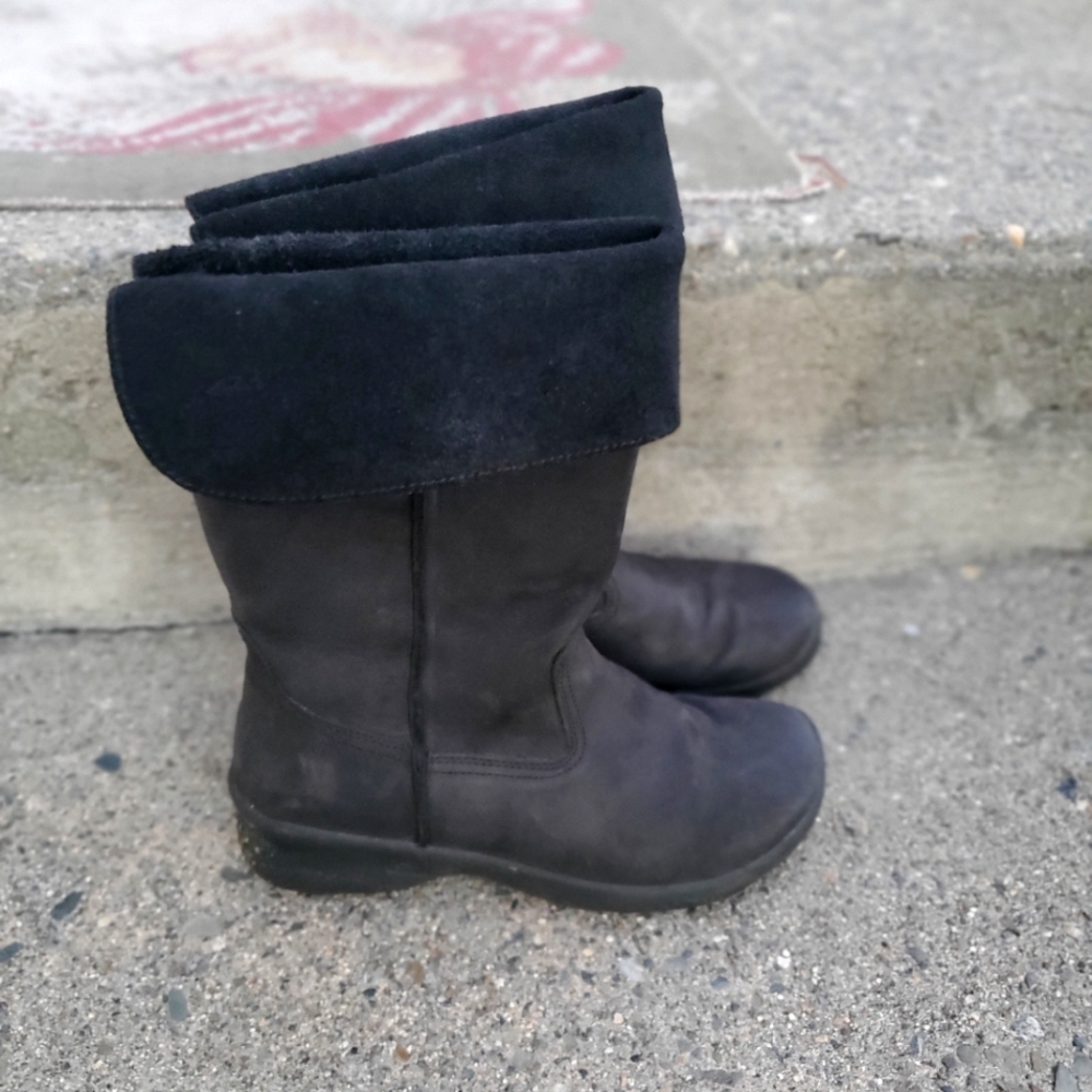 Keen black mid length boot, size 7, nubuck, barley worn
